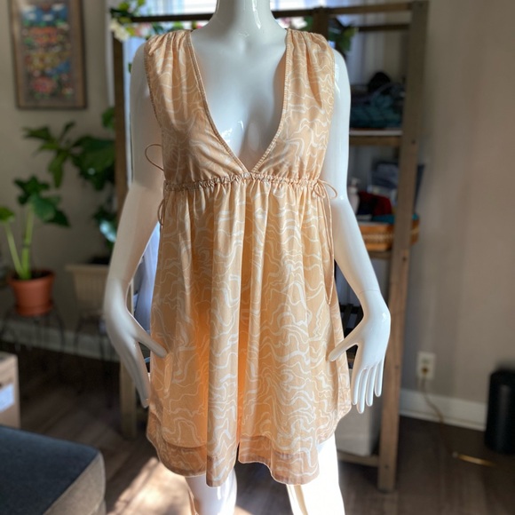 Abercrombie & Fitch Light Orange Patterned Dress - Picture 1 of 4